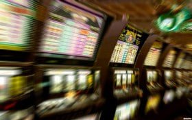 Tampilan lobby game m11too dengan kategori slot dan live casino